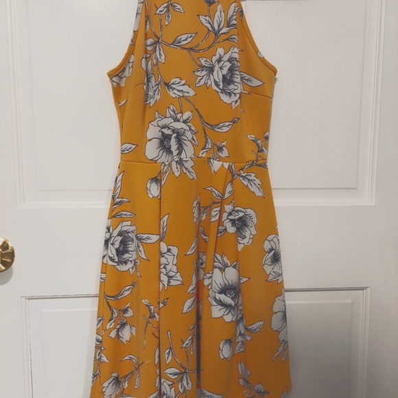 Soprano Dresses & Skirts - Yellow Floral Sun Dress 🌼